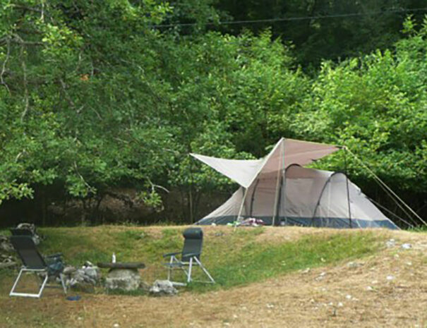 fermedevovady-hebergement-camping-carrousel-7