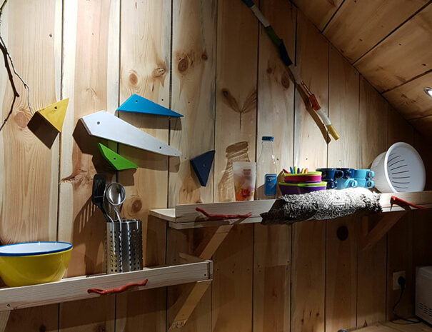 fermedevovady-hebergement-cabane-lovnid-caroussel-cuisine-1