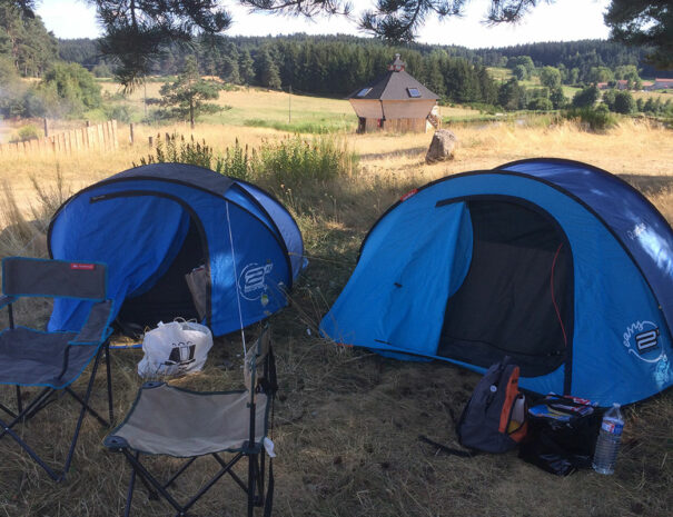fermedevovady-hebergement-camping-caroussel-exterieur-1