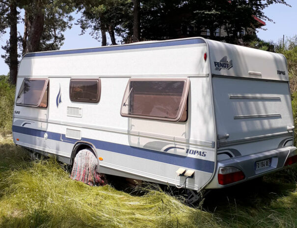 fermedevovady-hebergement-campingcar-caroussel-caravane
