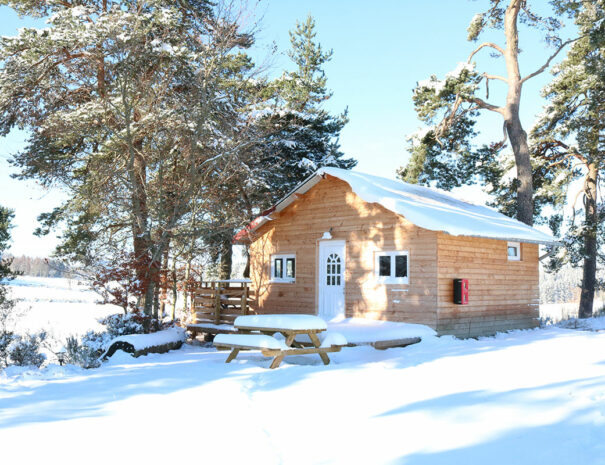 fermedevovady-hebergement-chalet-larchrysalide-caroussel-exterieur-2