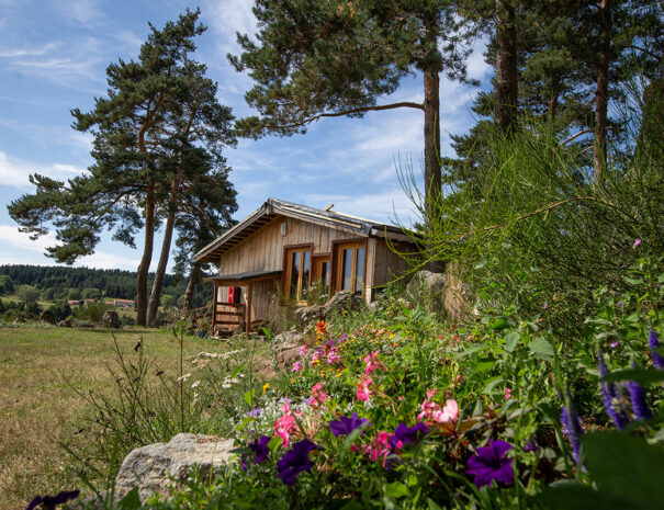 fermedevovady-hebergement-chalet-larosedesvents-caroussel-exterieur-2