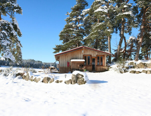 fermedevovady-hebergement-chalet-larosedesvents-caroussel-exterieur-4