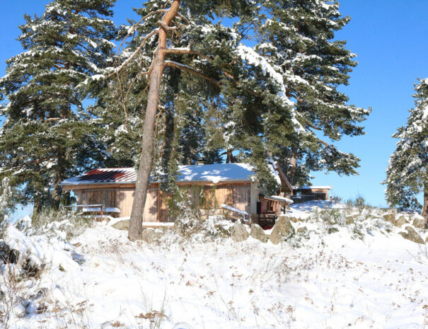 fermedevovady-hebergement-chalet-larosedesvents-caroussel-exterieur-5