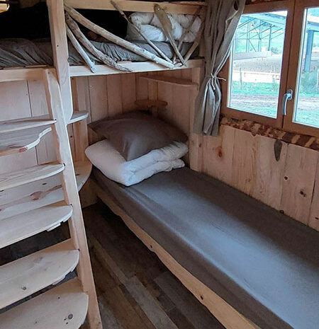 fermedevovady-hebergement-chalet-lemeleze-caroussel-chambre-2litssimple-1