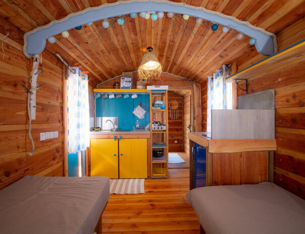 fermedevovady-hebergement-roulotte-laboheme-caroussel-chambre-2litssimple-2