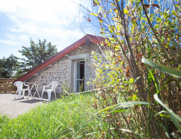 fermedevovady-hebergement-studio-caroussel-exterieur-1